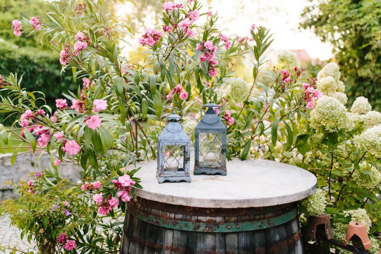 Oleander Romantik Zimmer Trausdorf an der Wulka Esterno foto